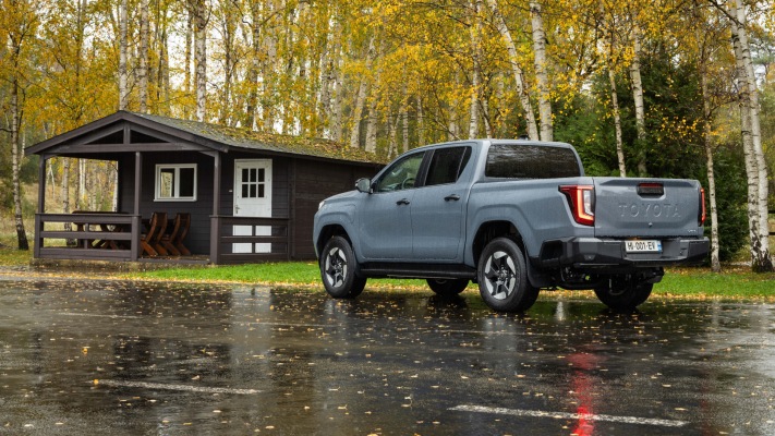 Toyota Hilux BEV 2026. Desktop wallpaper