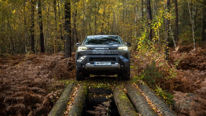 Toyota Hilux BEV 2026. Desktop wallpaper