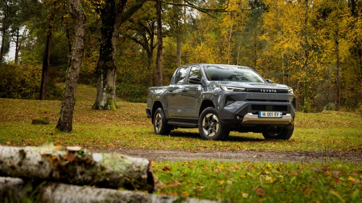 Toyota Hilux BEV 2026. Desktop wallpaper