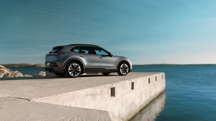 Porsche Cayenne Electric 2027. Desktop wallpaper