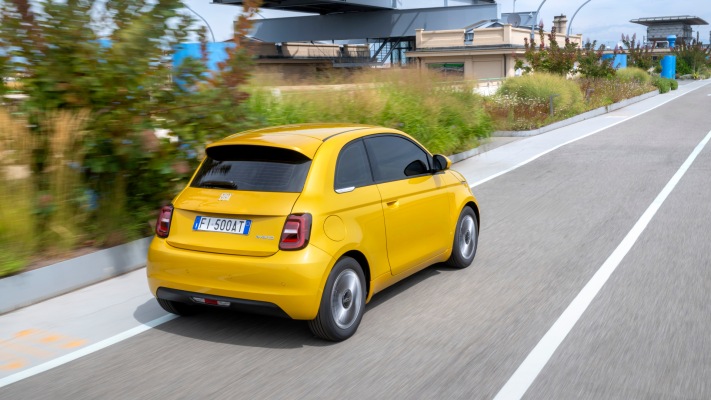 Fiat 500 Hybrid Pop 2026. Desktop wallpaper