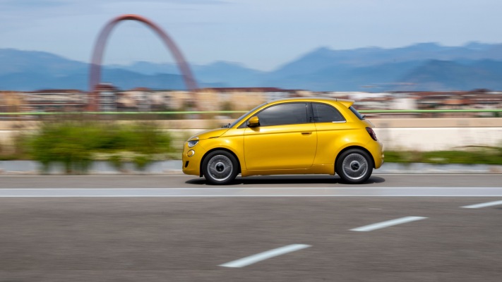 Fiat 500 Hybrid Pop 2026. Desktop wallpaper