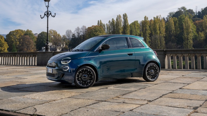 Fiat 500 Hybrid Icon 2026. Desktop wallpaper