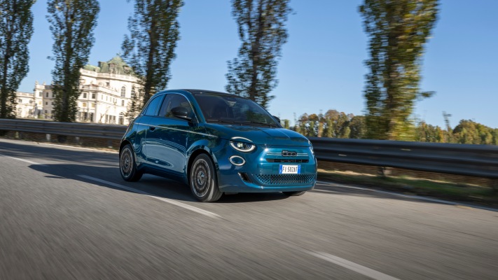 Fiat 500 Hybrid Icon 2026. Desktop wallpaper