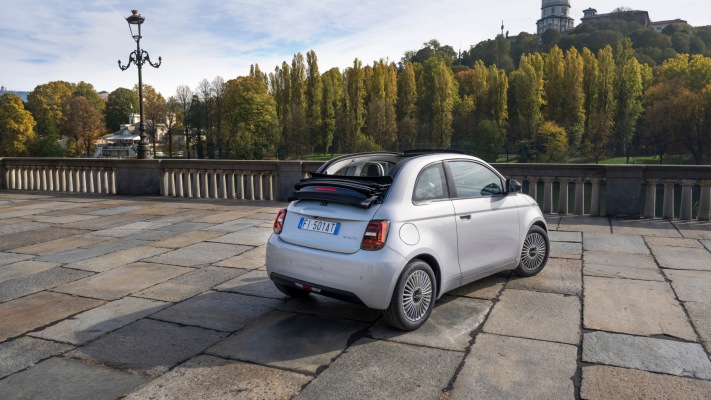 Fiat 500 Hybrid Cabrio 2026. Desktop wallpaper