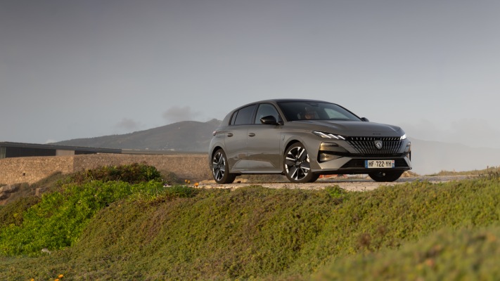 Peugeot 308 GT Plug-In Hybrid 2026. Desktop wallpaper