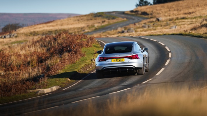 Audi e-tron GT quattro UK Version 2025. Desktop wallpaper