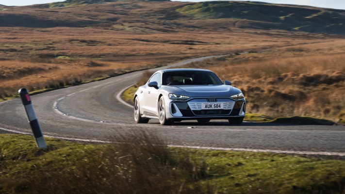 Audi e-tron GT quattro UK Version 2025. Desktop wallpaper