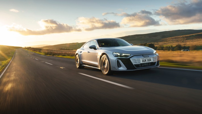 Audi e-tron GT quattro UK Version 2025. Desktop wallpaper