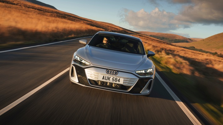 Audi e-tron GT quattro UK Version 2025. Desktop wallpaper
