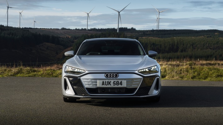 Audi e-tron GT quattro UK Version 2025. Desktop wallpaper