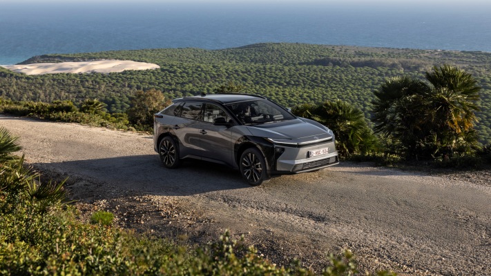 Toyota bZ4X 2026. Desktop wallpaper