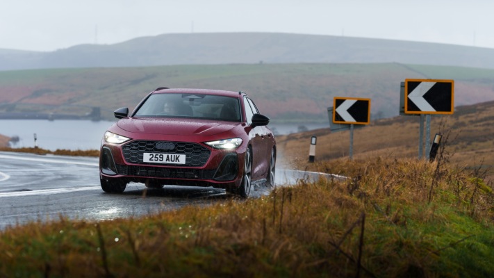 Audi A5 Avant e-hybrid quattro UK Version 2026. Desktop wallpaper