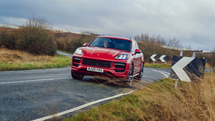 Porsche Cayenne GTS UK Version 2025. Desktop wallpaper
