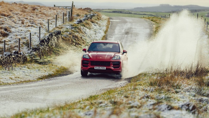 Porsche Cayenne GTS UK Version 2025. Desktop wallpaper