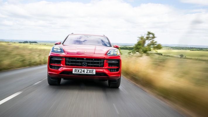 Porsche Cayenne GTS UK Version 2025. Desktop wallpaper