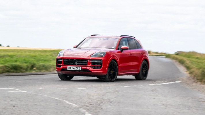 Porsche Cayenne GTS UK Version 2025. Desktop wallpaper