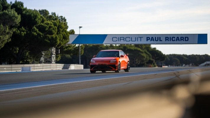 Genesis GV60 Magma 2026. Desktop wallpaper