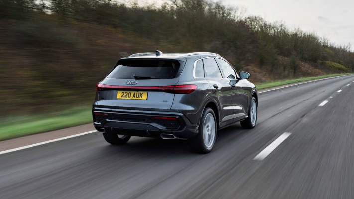 Audi Q5 e-hybrid UK Version 2026. Desktop wallpaper