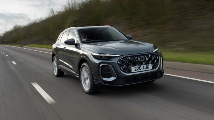 Audi Q5 e-hybrid UK Version 2026. Desktop wallpaper