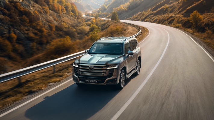 Toyota Land Cruiser 300 Performance Hybrid 2026. Desktop wallpaper