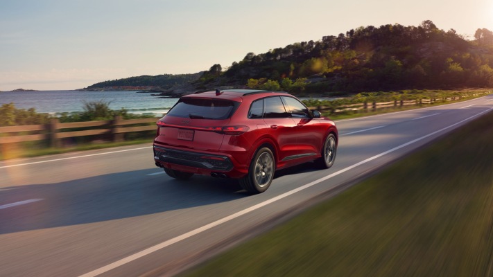 Audi SQ5 USA Version 2026. Desktop wallpaper