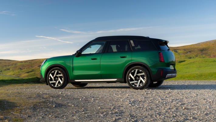 MINI Countryman E UK Version 2026. Desktop wallpaper