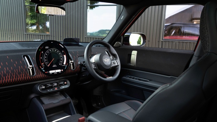 Mini Countryman SE UK Version 2026. Desktop wallpaper