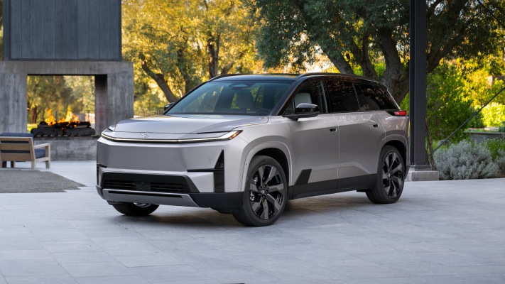 Toyota Highlander 2027. Desktop wallpaper