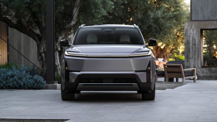 Toyota Highlander 2027. Desktop wallpaper