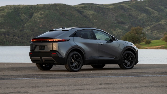 Toyota C-HR SE BEV USA Version 2026. Desktop wallpaper