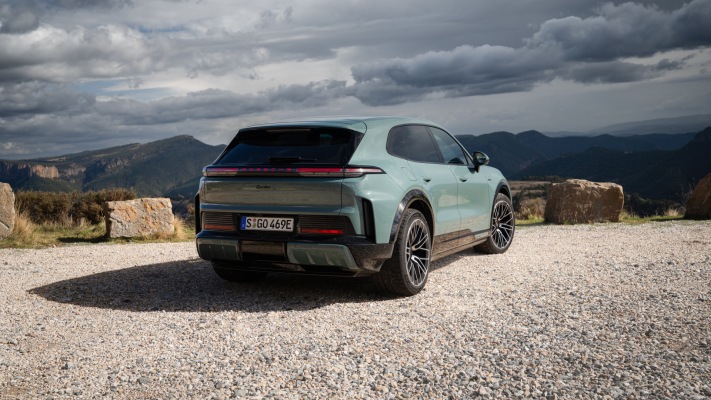 Porsche Cayenne Turbo Electric 2027. Desktop wallpaper