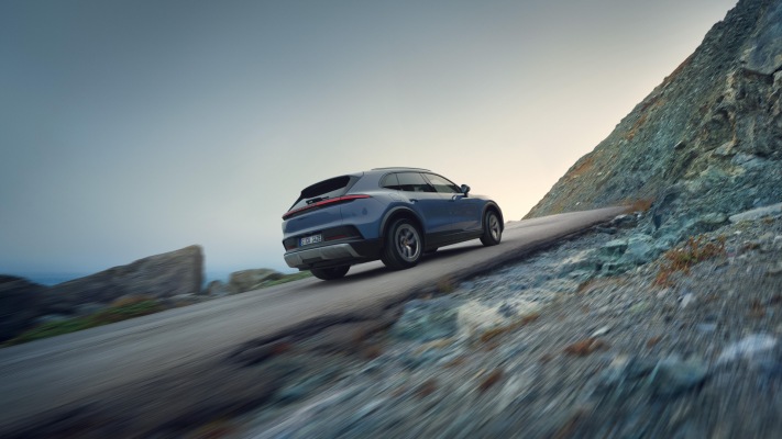 Porsche Cayenne S Electric 2027. Desktop wallpaper