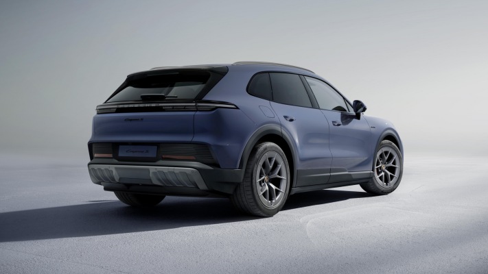 Porsche Cayenne S Electric 2027. Desktop wallpaper
