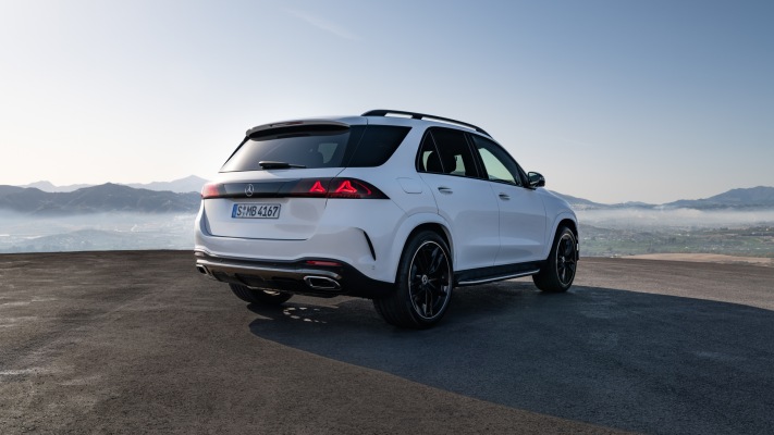 Mercedes-Benz GLE 2027. Desktop wallpaper
