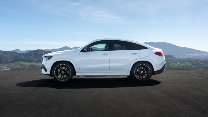 Mercedes-Benz GLE Coupé 2027. Desktop wallpaper
