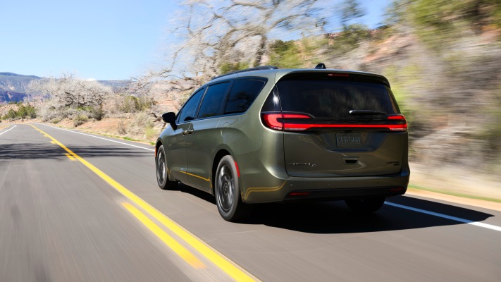Chrysler Pacifica Limited AWD 2027. Desktop wallpaper