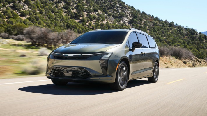 Chrysler Pacifica Limited AWD 2027. Desktop wallpaper