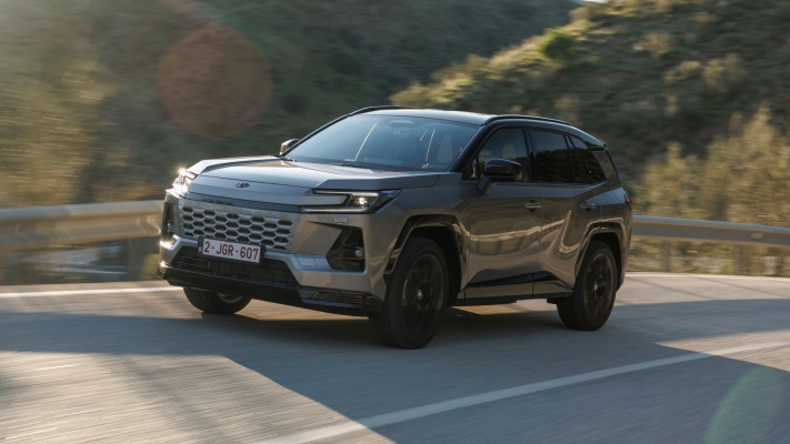 Toyota RAV4 HEV Avantgarde 2026. Desktop wallpaper