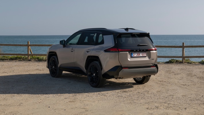 Toyota RAV4 HEV Avantgarde 2026. Desktop wallpaper