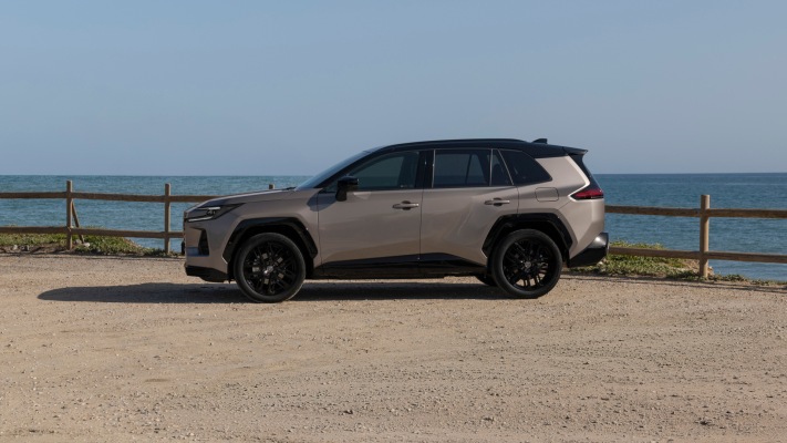 Toyota RAV4 HEV Avantgarde 2026. Desktop wallpaper