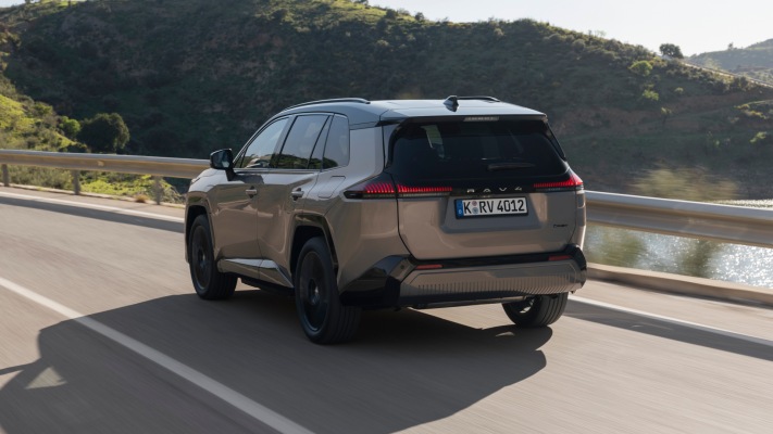 Toyota RAV4 PHEV Avantgarde 2026. Desktop wallpaper