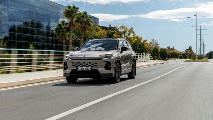 Toyota RAV4 PHEV Avantgarde 2026. Desktop wallpaper