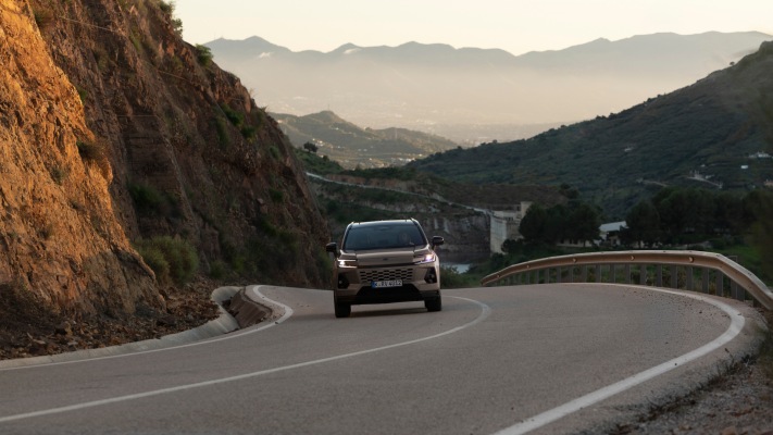 Toyota RAV4 PHEV Avantgarde 2026. Desktop wallpaper