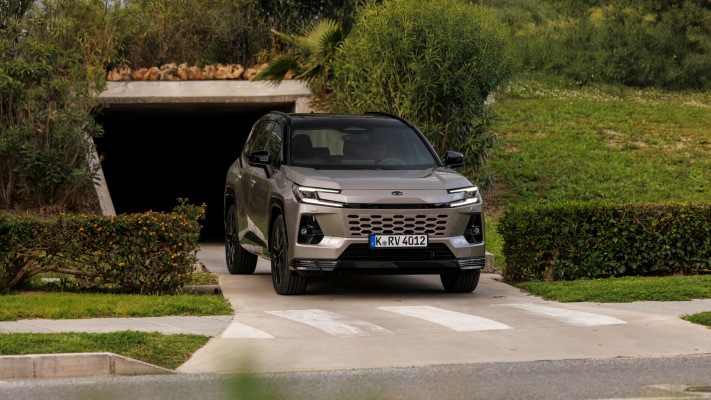 Toyota RAV4 PHEV Avantgarde 2026. Desktop wallpaper