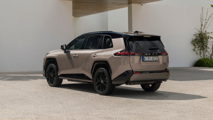 Toyota RAV4 PHEV Avantgarde 2026. Desktop wallpaper