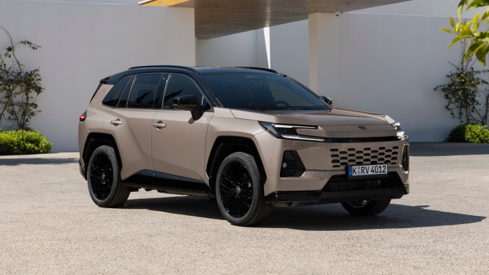 Toyota RAV4 PHEV Avantgarde 2026. Desktop wallpaper