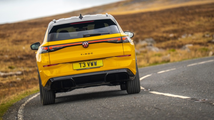 Volkswagen T-Roc R-Line 1.5 eTSI UK Version 2026. Desktop wallpaper