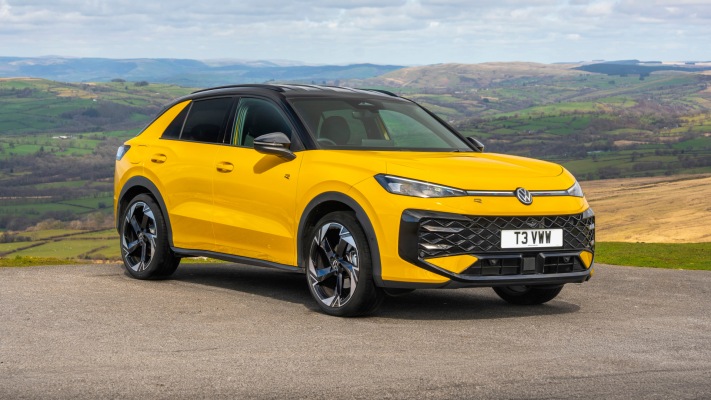 Volkswagen T-Roc R-Line 1.5 eTSI UK Version 2026. Desktop wallpaper