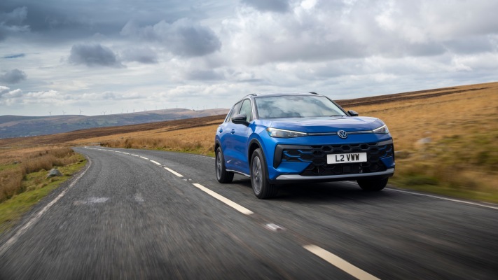 Volkswagen T-Roc Life 1.5 eTSI UK Version 2026. Desktop wallpaper